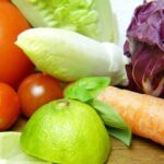 Cibi insospettabili che aumentano l'acido urico da evitare nella dieta per migliorare la salute.